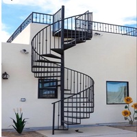 Escaliers en spirale modernes, élégants, sur mesure, durables, en acier au carbone, pour usage extérieur et finition élégante