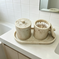 Ensemble de 3 pots de salle de bain en résine imitation travertin avec plateau ovale, pots à cotons-tiges et bâtonnets de coton avec couvercles, plateau de comptoir de vanité
