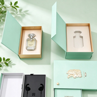 Coffret Cadeau Magnétique Style Livre Camélia avec Emblème Plume Doré en Relief, Ensemble Atomiseur de Parfum Rechargeable, Emballage Personnalisé avec Logo