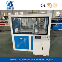 Ligne de production d'extrusion de panneaux profilés en mousse de PVC avec moteur et boîte de vitesses à double vis et contrôle PLC