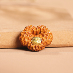 Candado de Agarwood con Incrustaciones de Hoja de Oro, Cinco Inscripciones Sutrales, Ceremonia Religiosa, Joyería Coleccionable Cultural Unisex - Product Image 4