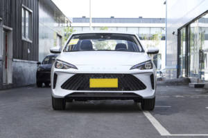 新款<span class=keywords><strong>2026</strong></span>荣威I5 1.5L MT舒适4门5座手动变速箱左转向中国制造价格0千米库存车 - Product Image 2