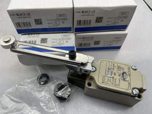 Interrupteur de fin de course à deux circuits Omron WLD28-LD-N avec indicateur LED, plongeur à rouleau supérieur étanche, IP67, 10A 125V AC, bornes à vis - Product Image 3