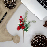 2026 Neuerscheinung 24cm Langlebige Grüne Rote PE-Tannennadeln Weihnachtsbaum-Deko Picks Beeren Weihnachtsschmuck Fröhlicher Baum Feiertagsdekoration