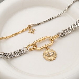Collier de clavicule classique bicolore pour femme, style européen de luxe, plaqué or, avec grande boucle personnalisée en forme de papillon - Product Image 4