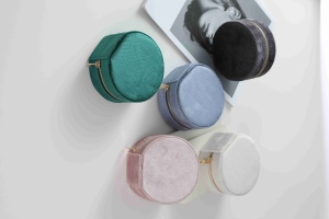 Caja de Joyería Redonda de Terciopelo con Logotipo Personalizado – Elegante Estuche de Viaje para Guardar Joyas, Ideal para Collares y Joyería Fina - Product Image 3