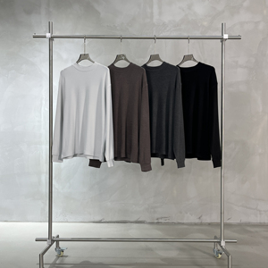 Camiseta básica de cachemira crema de alta elasticidad, suave y agradable al tacto, de corte holgado, color liso y manga larga. - Product Image 6