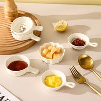 Petite assiette en céramique de couleur crème, style INS, mignonne, à motif de dessin animé, pour sauces et accompagnements, design créatif, motif cœur féminin, vaisselle de table