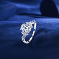 Fabricant de bagues personnalisées Bague Moissanite à quatre griffes en forme d'oeuf en argent sterling S925 Bague de fiançailles de luxe 2CT