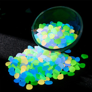 Vente en gros Diamant artificiel lumineux pour <span class=keywords><strong>aquarium</strong></span> Pierre <span class=keywords><strong>Pas</strong></span> <span class=keywords><strong>cher</strong></span> 1cm Décoration d'<span class=keywords><strong>aquarium</strong></span> rougeoyante - Product Image 2