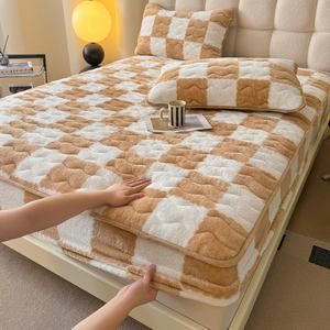 Coprimaterasso Invernale Imbottito in Velluto Ricamato <span class=keywords><strong>3</strong></span> Pezzi con Protezione in Pile di Corallo Extra Morbido per Tutte le Stagioni - Product Image 3