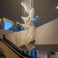 Décoration d'escalier d'hôtel, lustre en verre soufflé à la main de luxe, luminaire suspendu moderne pour plafond haut