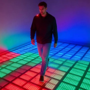 Manège de parc d'attractions immersif et interactif en plastique et métal avec technologie LED et VR 9D pour une utilisation en intérieur/extérieur - Product Image 6