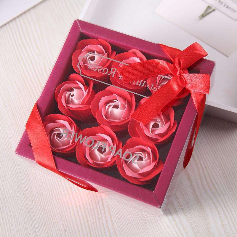 กล่องหัวใจสีแดง 9 กล่อง