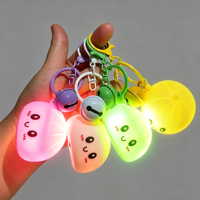 Porte-clés Bao en silicone souple de 5 cm, motif dessin animé lumineux, avec clochette, jouet anti-stress, breloque de sac, cadeau