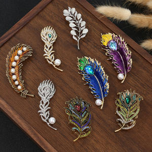 Broche de Aleación con Plumas de Pavo Real, Chapado en Oro de 14K, Colorido, para Trajes y Abrigos, Accesorios para Bodas, Compromisos, Fiestas y Regalos - Product Image 2