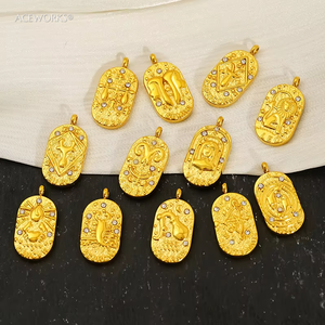 Colgante del Zodiaco en Relieve |   Dijes de Horóscopo con Incrustaciones de Diamantes en Acero Inoxidable Chapado en Oro PVD de 18K |   Impermeable, Hipoalergénico y Duradero - Product Image 3