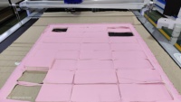 Machine de découpe cnc de tissu de mousse d'alimentation automatique