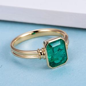 Anillo de Compromiso Messi Jewelry MS-770 con Esmeralda Cultivada en Laboratorio, Engaste de Oro Amarillo de 18k - Product Image 4