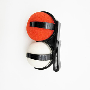Dispositivo de una bola a cuatro abrazaderas, abrazadera de bola, abrazadera para cambiar bolas, abrazadera de liberación de objetos, accesorios y utilería de magia King Magic - Product Image 1