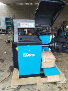 Máquina de Equilibrado de Neumáticos para Camiones de Taller Automotriz P990B, Herramienta Semiautomática de Alineación de Ruedas - Product Image 2