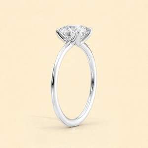 แหวนหมั้นเพชรแล็บทรงวงรีทองคำขาว/โรสโกลด์/เหลือง 18K คลาสสิก - Product Image 3