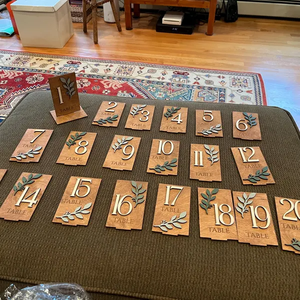 أرقام طاولات خشبية للزفاف من بافو، زخرفة من 1 إلى 20، أرقام طاولات زفاف خضراء مزينة بالزهور مع قاعدة خشبية، لافتات خشبية لأرقام الطاولات - Product Image 6