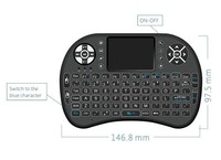 Touchpad ile 2.4ghz İngilizce rusça 3 renk hava fare uzaktan kumanda Android TV kutusu 7 renk aydınlatmalı i8 Mini kablosuz klavye