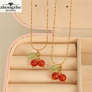 Collier pendentif cerise Zhongzhe en acier inoxydable plaqué or 18 carats, chaîne fine, étanche et hypoallergénique – Nouvelle collection - Product Image 1