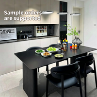 Ensemble de table et chaises de restaurant en MDF noir, plateau en pierre frittée, structure en acier carbone, design minimaliste et luxueux, compact