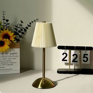 Lámpara de Mesa LED Recargable Personalizada, Diseño de Tela Plegada de Imitación Antigua, para Sala de Estar, Dormitorio, Bar, Regulable, Artesanía en Metal - Product Image 1