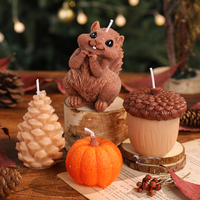 Ensemble cadeau de bougies parfumées artisanales représentant des animaux de la forêt, écureuil, champignon, pomme de pin, citrouille, gland, bougies décoratives en cire de soja, aromathérapie