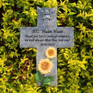 Placa Conmemorativa de Resina Personalizable con Cruz - Nombre/Fecha/Cita Grabable, Diseño de Ángel y Girasol, Ideal para Decoración de Jardín - Product Image 1