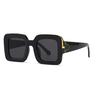 Lunettes de soleil sport unisexes légères en PC polarisées haute définition avec protection UV, monture carrée intégrale, design classique et tendance, luxe - Product Image 1