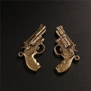 El nuevo llavero de pistola caliente de metal al por mayor de latón 3D vintage accesorios de llavero personalizado retro pistola giratoria llavero de pistola de metal - Product Image 2