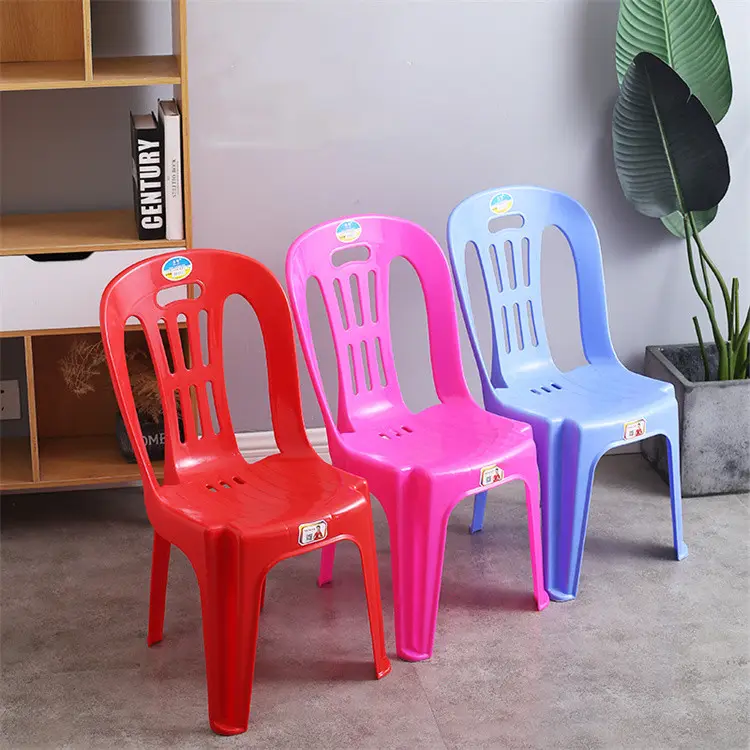 Grossista sedia impilabile in plastica design moderno sedia per bambini in plastica colorata per la casa