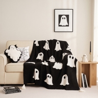 Couverture tricotée fantôme d'Halloween, couverture en tricot jacquard noir et blanc, douce et chaude avec des pompons blancs pour la chambre d'un adulte