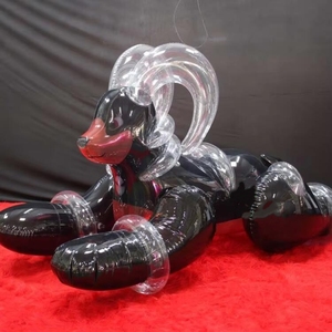 Mouton géant noir gonflable en PVC transparent, jouet gonflable personnalisé à chevaucher, jouet de piscine en forme de chèvre de dessin animé, à vendre - Product Image 1