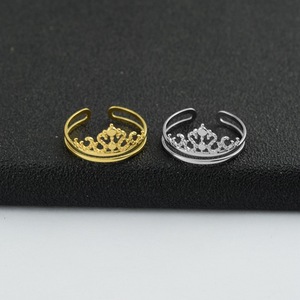 Exquisite Popular Design Double Layered Crown Ring Light Luxury Vintage Style Women's Stainless Steel Rings Fashionable Jewelry - Product Image 4