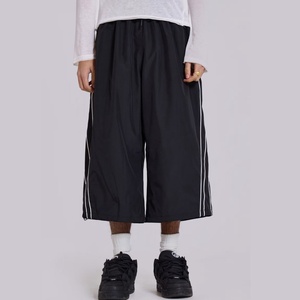 Pantalones Casuales al por Mayor con Logotipo Personalizado, Cintura con Cordón, 100% Poliéster, Diseño Liso con Ribete Lateral en Contraste, Largura 3/4 - Product Image 3