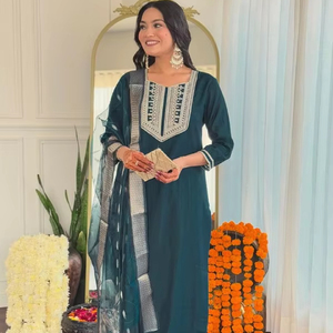 Ensemble Salwar Kameez pour femmes, moderne, bleu, ethnique, brodé, pantalon, dupatta, matière viscose à séchage rapide, pour les fêtes, indien/pakistanais - Product Image 1