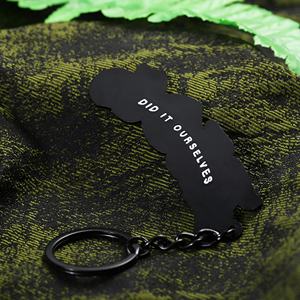 พวงกุญแจโลหะผสมสังกะสีชุบสีดำพร้อมโลโก้แบบกำหนดเอง ตัวอักษรคำศัพท์เวทมนตร์เคลือบเงา 2 มิติ สำหรับเป็นของขวัญ - Product Image 3