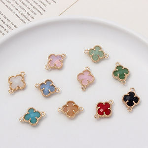 จี้คริสตัลรูปใบโคลเวอร์สี่แฉกประดับด้วยพลอยหลากสีขนาด 12*17 มม. พร้อมตัวเชื่อมสองด้าน สำหรับทำเครื่องประดับ DIY - Product Image 3
