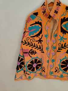 Veste bomber d'hiver à manches courtes réversible respirante écologique en velours jaune moutarde brodée Suzani faite à la main pour femmes - Product Image 3