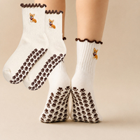 Chaussettes antidérapantes Grippy avec broderie mignonne, volants en coton et nylon, logo personnalisé, pour Pilates et Yoga