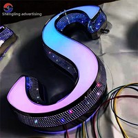 Boîte à lumière LED en acier inoxydable personnalisé plat couleur dégradé lettrage lumineux Poinçon exposé Signe à matrice de points latéraux Enseignes électroniques