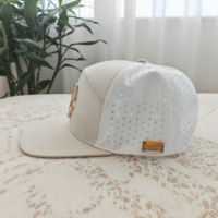 Gorra Trucker de 7 Paneles con Logotipo Metálico Personalizado al por Mayor, de Perfil Alto y Visera Plana, Impermeable, de Poliéster, para Marcas, Suministro a Granel