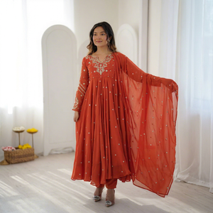 Ensemble Anarkali Salwar Kameez Brodé et Gaufré Orange avec Dupatta en Faux Georgette, Col en V, Longueur Ras du Sol, Séchage Rapide, pour Mariage Traditionnel - Product Image 1