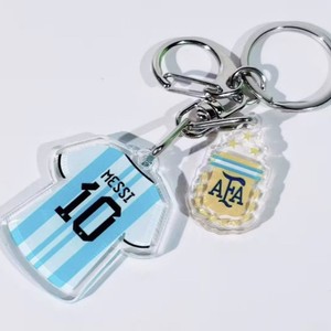 Portachiavi in Acrilico a Tema Calcio con Ciondoli a Forma di Maglia, Design Creativo in Stile Europeo e Americano - Product Image 3