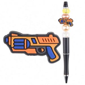 Venta al por mayor de cuentas de <span class=keywords><strong>punto</strong></span> focal de personalización para la venta del equipo de fútbol Taylor Bunny <span class=keywords><strong>Karol</strong></span> <span class=keywords><strong>G</strong></span> POP STAR Selena bolígrafos - Product Image 3